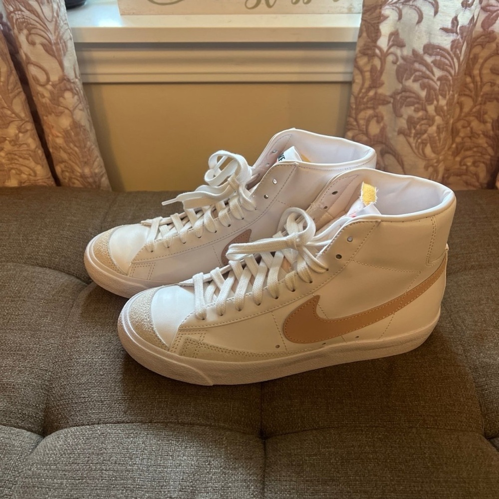 Nike Blazer Mid 77 white/pink oxford womens size 8.5